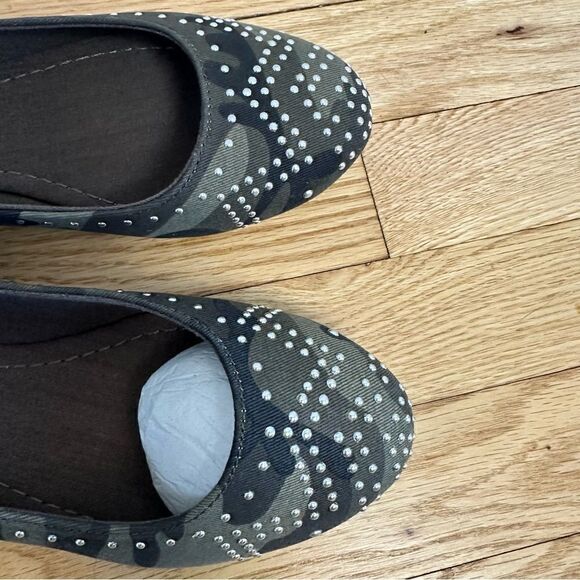 Olsenboye size 9.5 camo flats with rhinestones - Picture 2 of 6